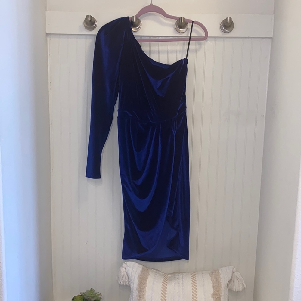 FLASH SALE - One-Shoulder Velvet Dress